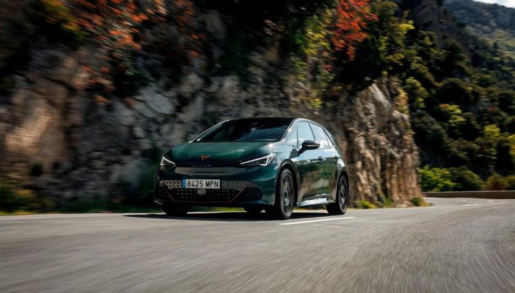 Cupra Born VZ: al via agli ordini in Italia da 52.550 euro - Foto 5 di 12