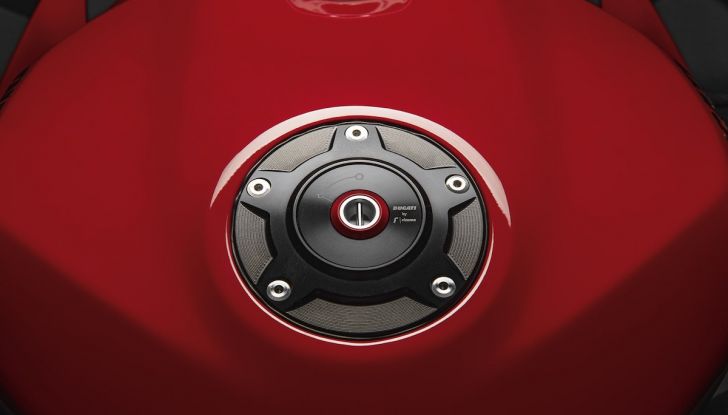 Ducati Streetfighter V2: gli accessori per esaltare design e prestazioni - Foto 1 di 9