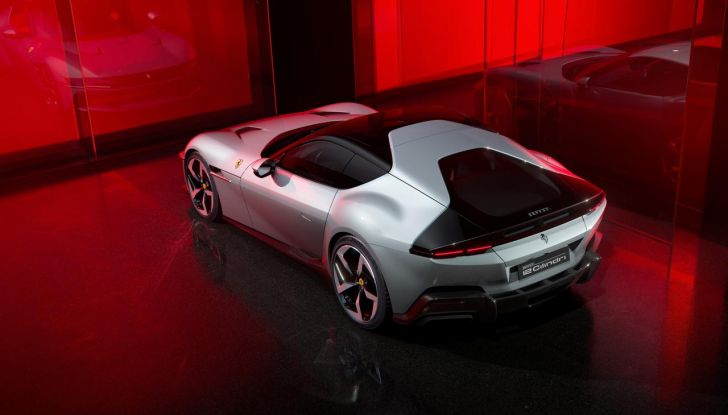 Ferrari 12Cilindri: caratteristiche, design, abitacolo, motore e prestazioni - Foto 17 di 61