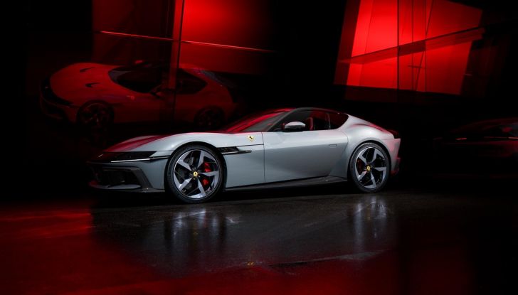 Ferrari 12Cilindri: caratteristiche, design, abitacolo, motore e prestazioni - Foto 32 di 61