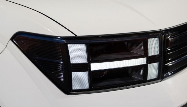 Nuovo Hyundai Santa Fe: caratteristiche, design, abitacolo, motori, versioni e prezzi per l’Italia - Foto 4 di 8