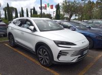 BYD Seal U DM-i prova su strada, prestazioni e prezzi