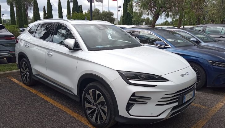 BYD Seal U DM-i prova su strada, prestazioni e prezzi - Foto 3 di 15