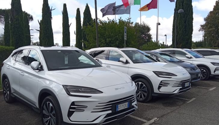 BYD Seal U DM-i prova su strada, prestazioni e prezzi - Foto 1 di 15