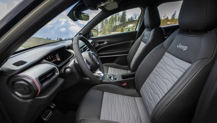 Jeep Avenger 4xe: al via agli ordini in Italia con prezzi da 31.150 euro - Foto 25 di 43