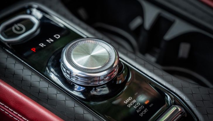 Nuova Jeep Wagoneer S: caratteristiche, design, abitacolo, prestazioni e autonomia - Foto 28 di 74