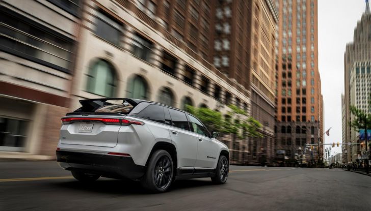 Nuova Jeep Wagoneer S: caratteristiche, design, abitacolo, prestazioni e autonomia - Foto 14 di 74