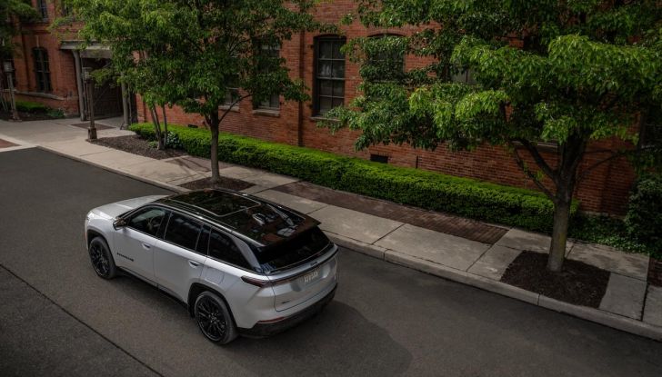 Nuova Jeep Wagoneer S: caratteristiche, design, abitacolo, prestazioni e autonomia - Foto 18 di 74