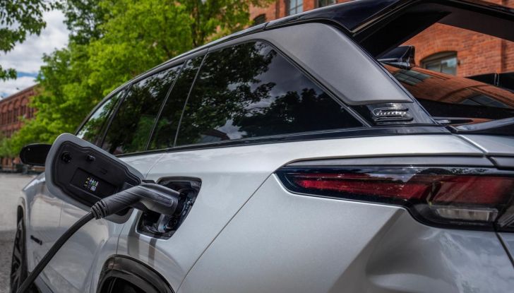 Nuova Jeep Wagoneer S: caratteristiche, design, abitacolo, prestazioni e autonomia - Foto 19 di 74