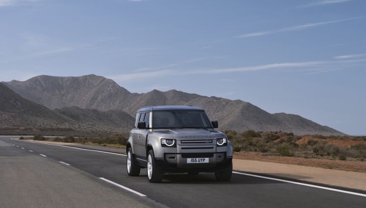 Land Rover Defender 2025: caratteristiche, design, abitacolo, motori e pacchetti - Foto 30 di 119