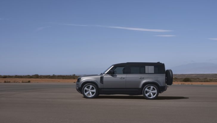 Land Rover Defender 2025: caratteristiche, design, abitacolo, motori e pacchetti - Foto 33 di 119