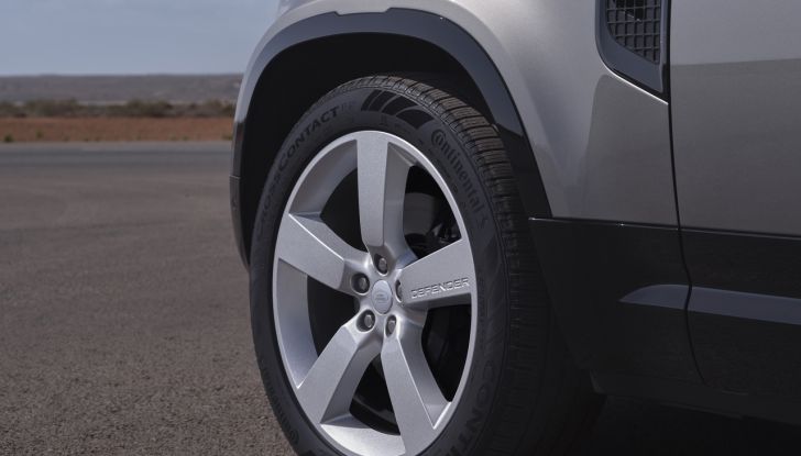 Land Rover Defender 2025: caratteristiche, design, abitacolo, motori e pacchetti - Foto 41 di 119