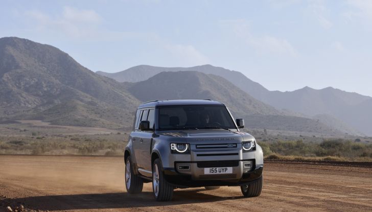 Land Rover Defender 2025: caratteristiche, design, abitacolo, motori e pacchetti - Foto 23 di 119