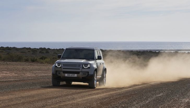 Land Rover Defender 2025: caratteristiche, design, abitacolo, motori e pacchetti - Foto 26 di 119