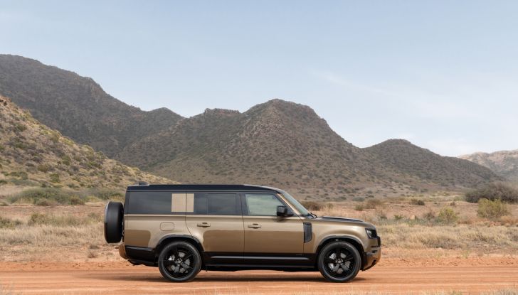 Land Rover Defender 2025: caratteristiche, design, abitacolo, motori e pacchetti - Foto 60 di 119