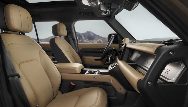 Land Rover Defender 2025: caratteristiche, design, abitacolo, motori e pacchetti - Foto 44 di 119