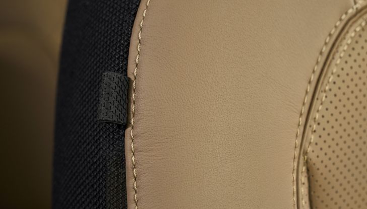 Land Rover Defender 2025: caratteristiche, design, abitacolo, motori e pacchetti - Foto 65 di 119