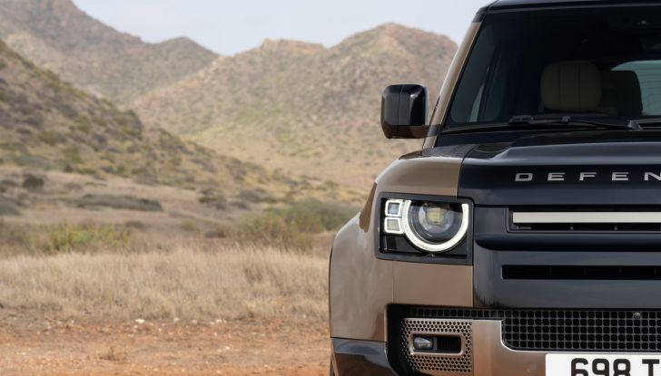 Land Rover Defender 2025: caratteristiche, design, abitacolo, motori e pacchetti - Foto 68 di 119