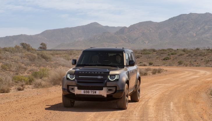Land Rover Defender 2025: caratteristiche, design, abitacolo, motori e pacchetti - Foto 47 di 119