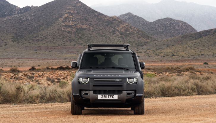 Land Rover Defender 2025: caratteristiche, design, abitacolo, motori e pacchetti - Foto 83 di 119