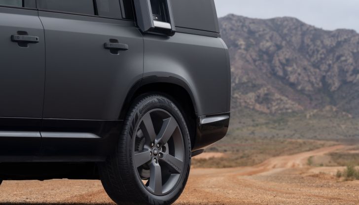 Land Rover Defender 2025: caratteristiche, design, abitacolo, motori e pacchetti - Foto 75 di 119