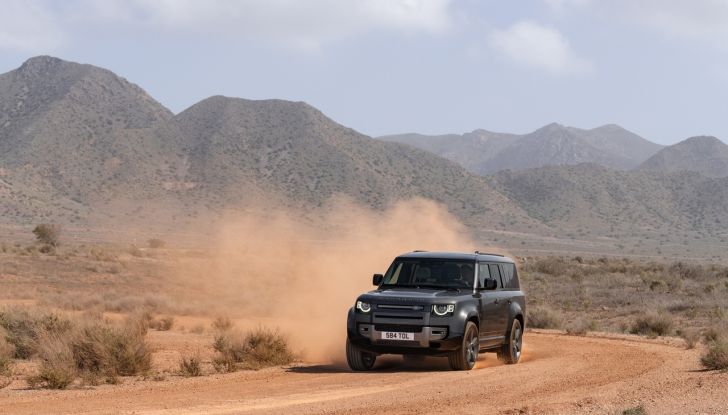 Land Rover Defender 2025: caratteristiche, design, abitacolo, motori e pacchetti - Foto 85 di 119