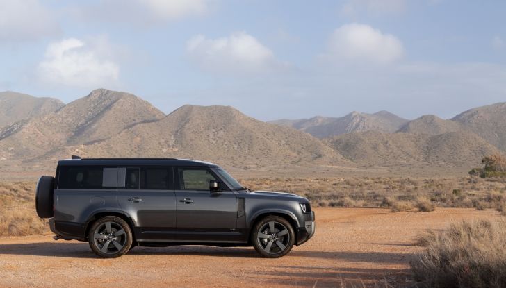 Land Rover Defender 2025: caratteristiche, design, abitacolo, motori e pacchetti - Foto 100 di 119