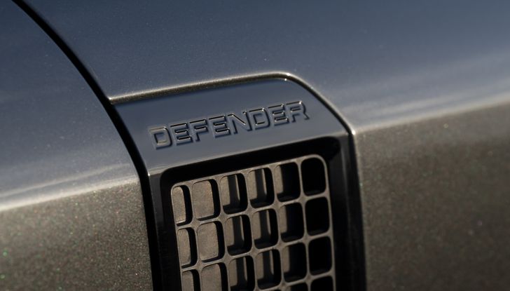 Land Rover Defender 2025: caratteristiche, design, abitacolo, motori e pacchetti - Foto 106 di 119