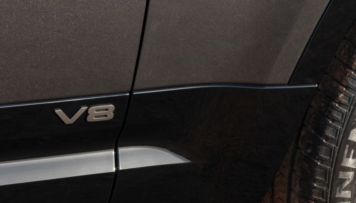 Land Rover Defender 2025: caratteristiche, design, abitacolo, motori e pacchetti - Foto 107 di 119