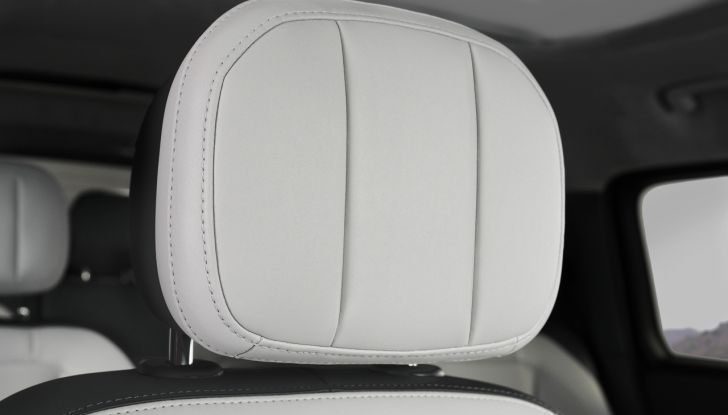 Land Rover Defender 2025: caratteristiche, design, abitacolo, motori e pacchetti - Foto 108 di 119