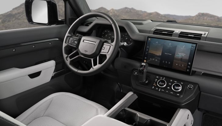 Land Rover Defender 2025: caratteristiche, design, abitacolo, motori e pacchetti - Foto 92 di 119