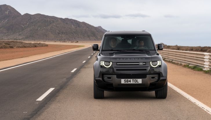 Land Rover Defender 2025: caratteristiche, design, abitacolo, motori e pacchetti - Foto 93 di 119