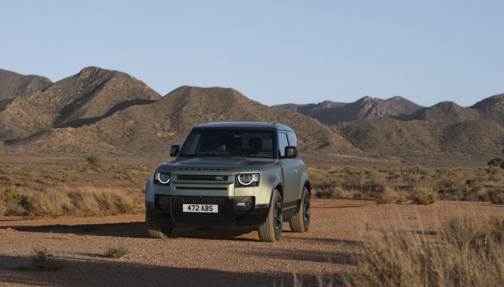 Land Rover Defender 2025: caratteristiche, design, abitacolo, motori e pacchetti - Foto 11 di 119