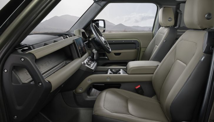 Land Rover Defender 2025: caratteristiche, design, abitacolo, motori e pacchetti - Foto 18 di 119