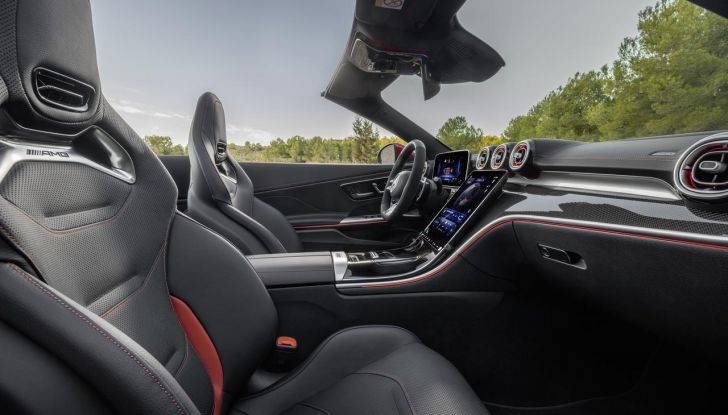 Mercedes-AMG CLE 53 Cabriolet: caratteristiche, design, abitacolo, motore e prestazioni - Foto 26 di 27