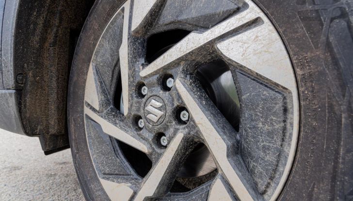 Nuova Suzuki Vitara Hybrid: caratteristiche, design, abitacolo, motori, allestimenti e prezzi - Foto 64 di 64