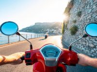 Patente AM 2024: età, esami e documenti per patentino 50