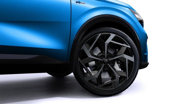 Renault Rafale E-Tech: la versione 4×4 da 300 CV arriva nelle concessionarie - Foto 12 di 18