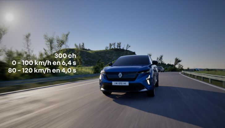 Renault Rafale E-Tech: la versione 4×4 da 300 CV arriva nelle concessionarie - Foto 8 di 18