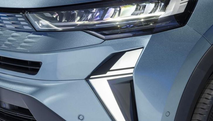 Renault Symbioz: prime informazioni sul nuovo C-SUV - Foto 25 di 103