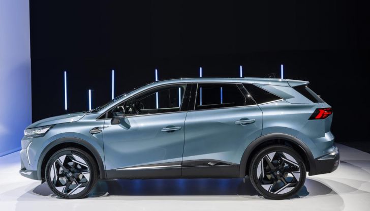 Renault Symbioz: prime informazioni sul nuovo C-SUV - Foto 28 di 103