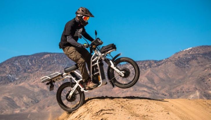 Ascoltare musica con l’interfono: pratica accettata o pericolosa? - Foto 2 di 19