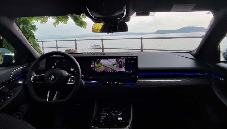 BMW Serie 5 Touring 2024: prova su strada della station wagon diesel ed elettrica - Foto 17 di 29