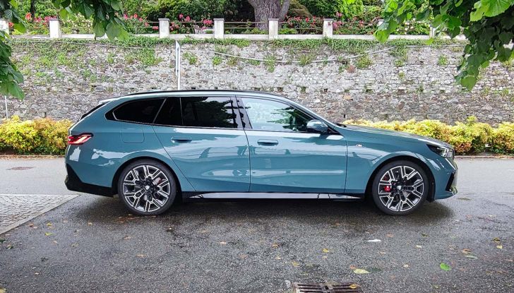 BMW Serie 5 Touring 2024: prova su strada della station wagon diesel ed elettrica - Foto 29 di 29