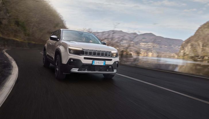 Jeep Avenger e-Hybrid 2024: caratteristiche, allestimenti e prezzi - Foto 10 di 23