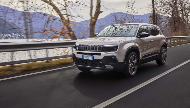 Jeep Avenger e-Hybrid 2024: caratteristiche, allestimenti e prezzi - Foto 4 di 23