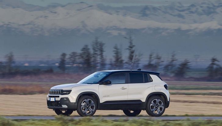 Jeep Avenger e-Hybrid 2024: caratteristiche, allestimenti e prezzi - Foto 5 di 23