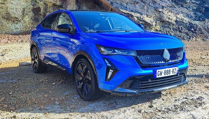 Renault Rafale 2024: prova su strada, allestimenti e prezzi del SUV coupé francese - Foto 1 di 35