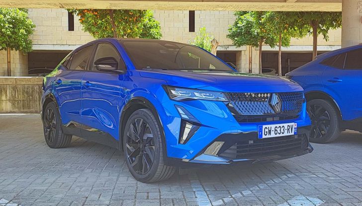 Renault Rafale 2024: prova su strada, allestimenti e prezzi del SUV coupé francese - Foto 26 di 35