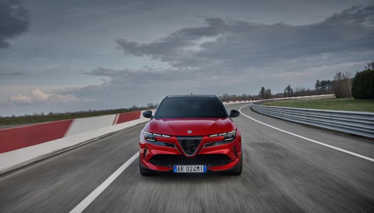 Alfa Romeo Junior Veloce: debutta la nuova versione con motore da 280 CV - Foto 6 di 59